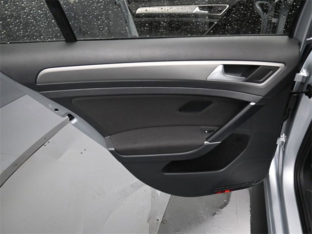 Used 2017 Volkswagen Golf S image 26