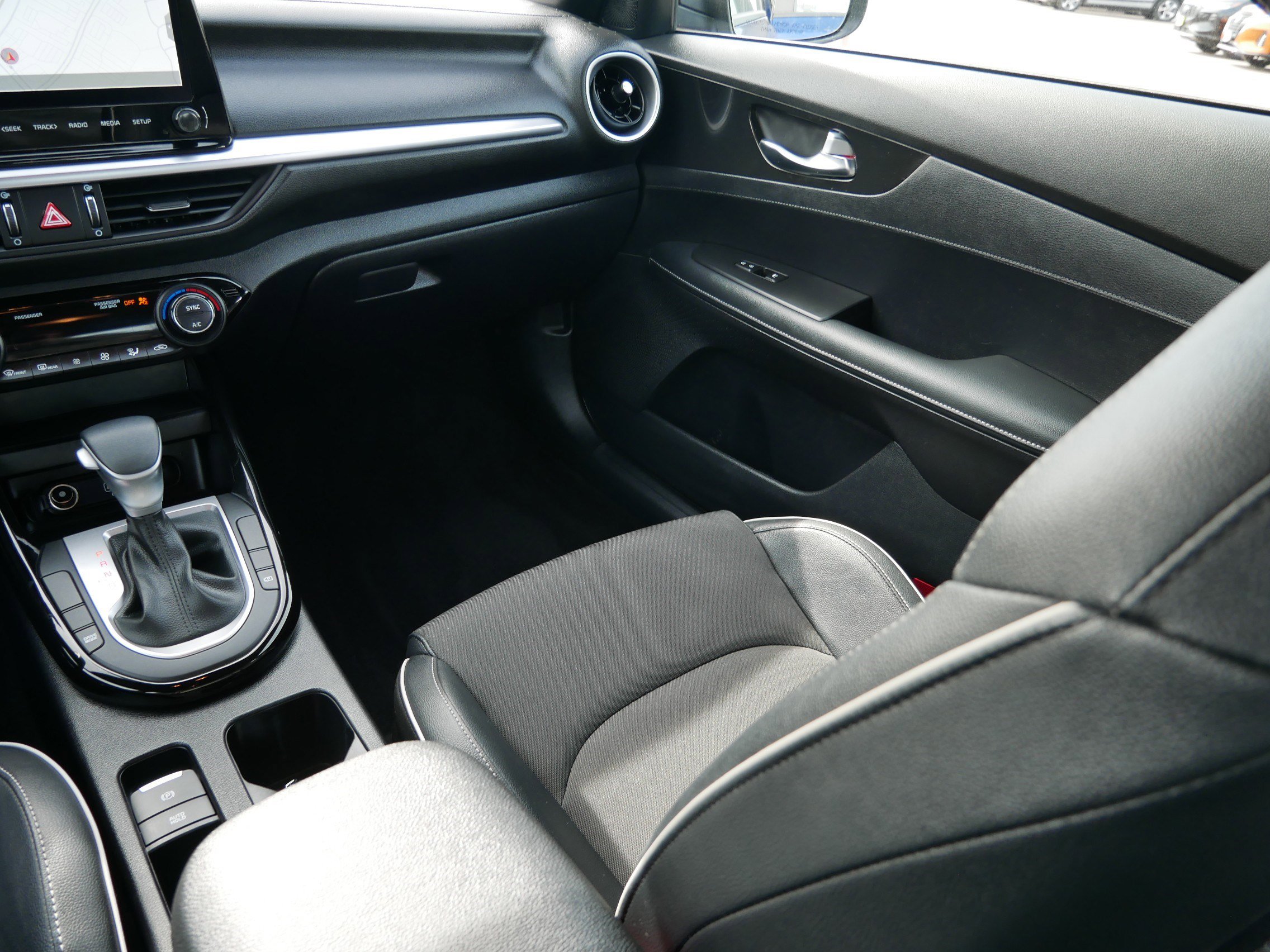 Used 2024 Kia Forte GT-Line image 11