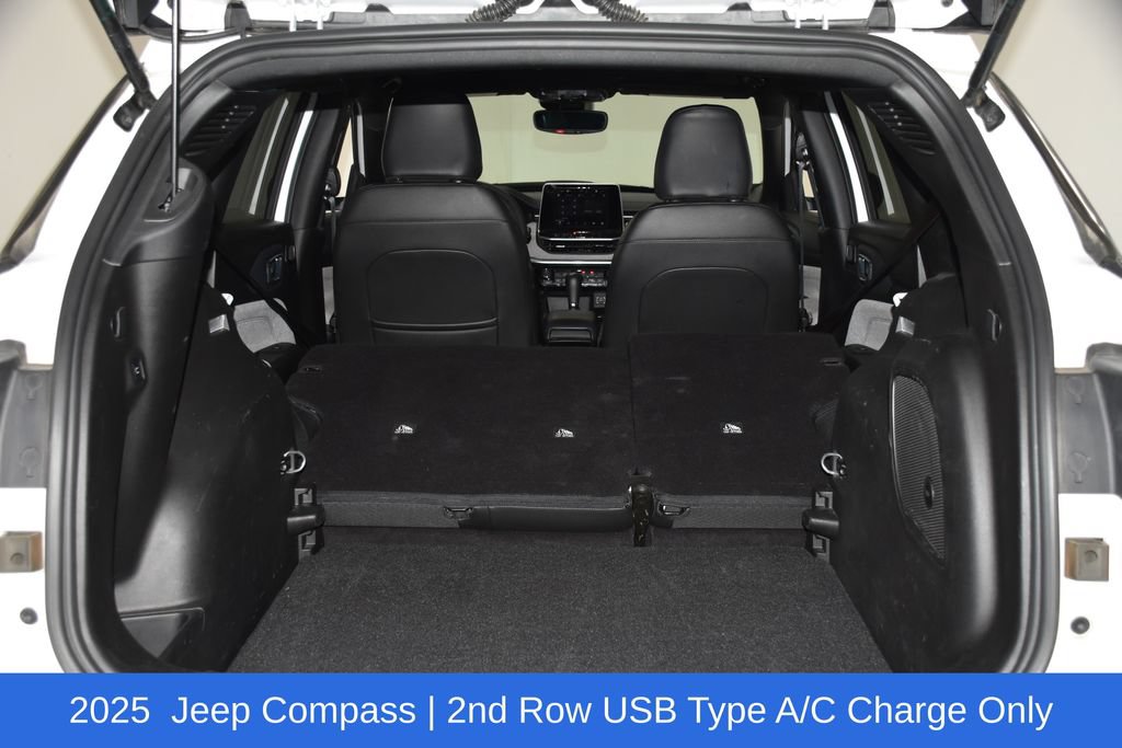 Used 2025 Jeep Compass Latitude w/ Sun & Sound Group AWD/4WD image 31