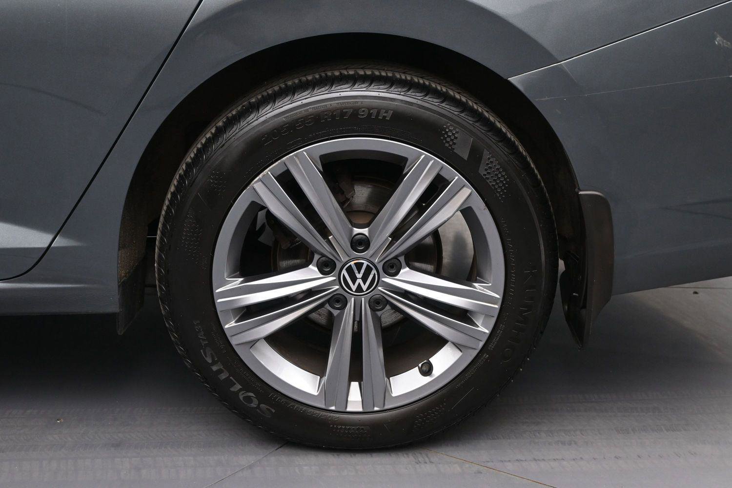 Used 2022 Volkswagen Jetta SE w/ Panoramic Sunroof Package FWD image 10