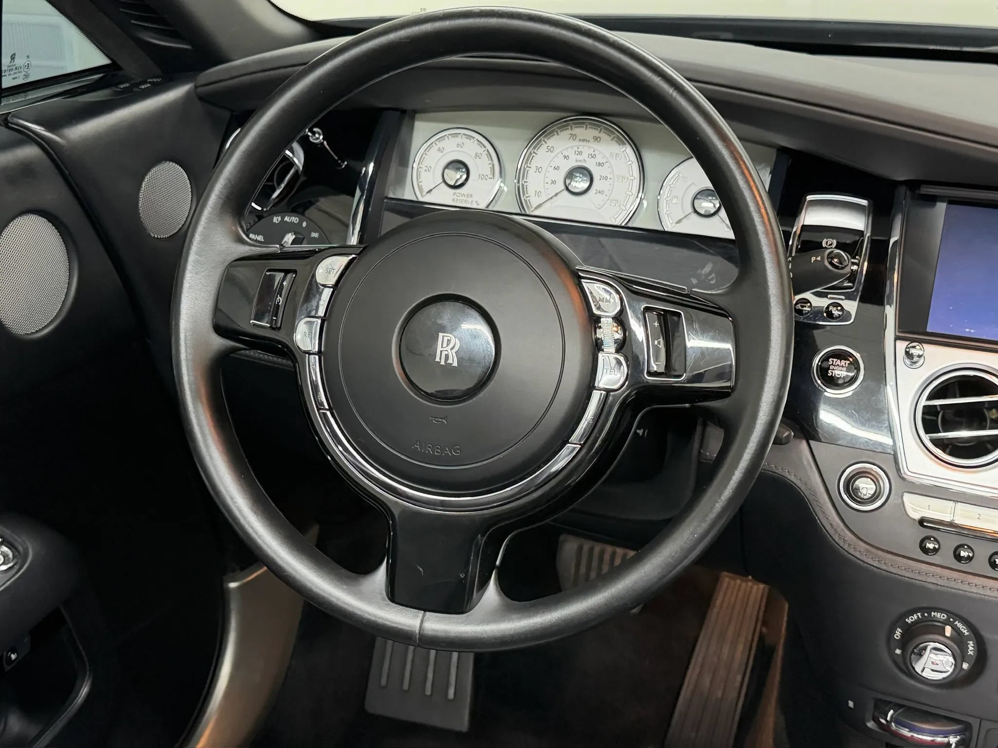 Used 2017 Rolls-Royce Dawn RWD image 66
