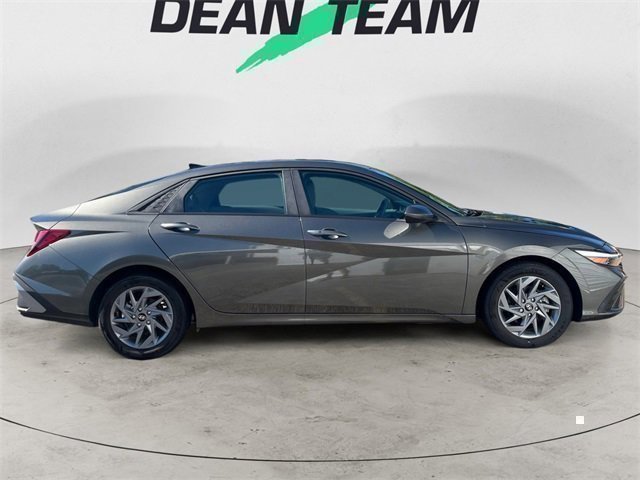 Used 2024 Hyundai Elantra SEL image 9