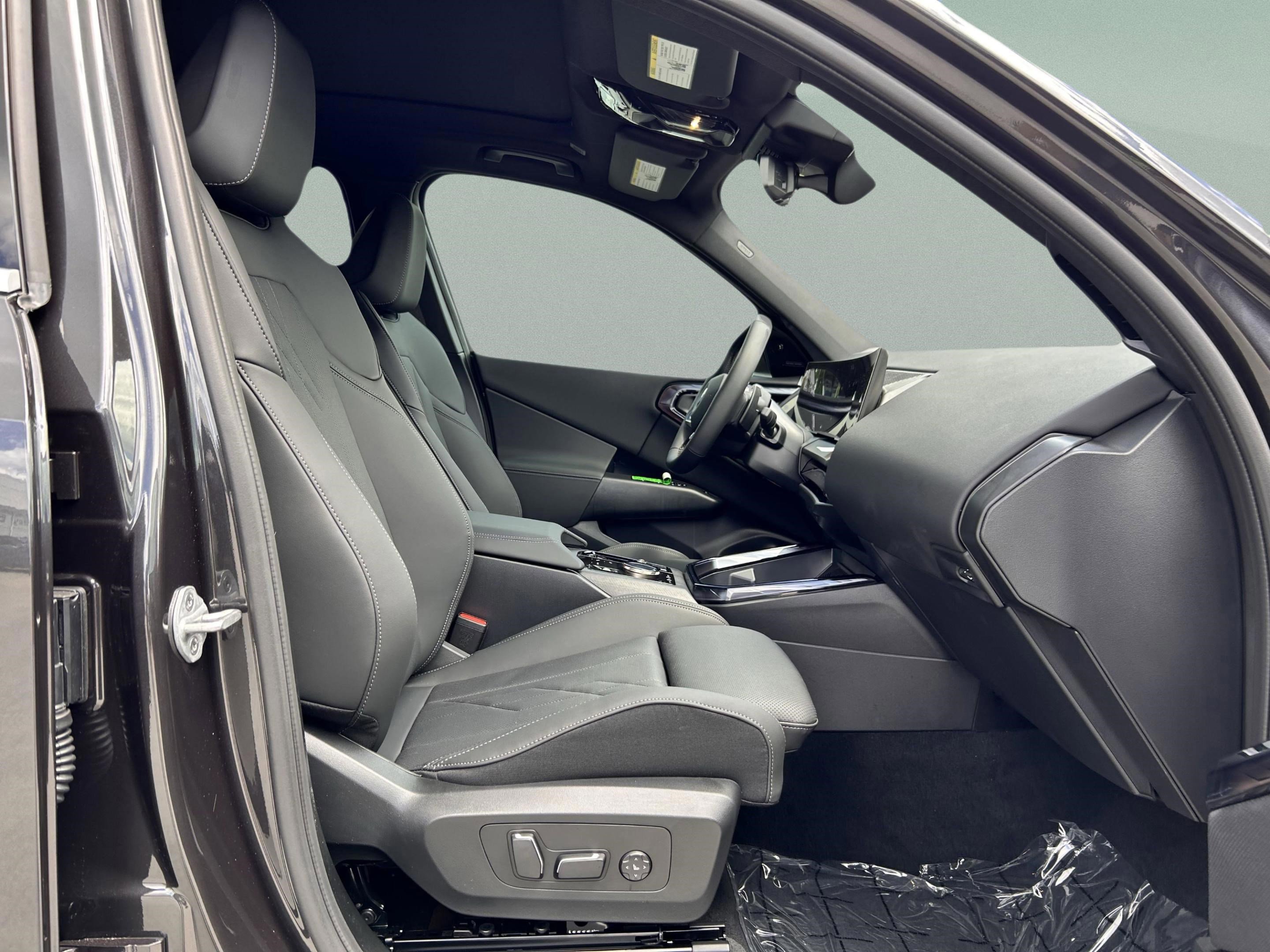 Used 2025 BMW X3 xDrive30i w/ Premium Package image 28