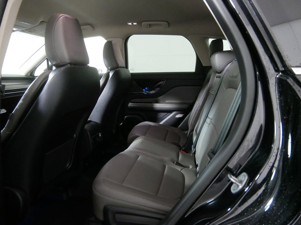 Used 2023 Lincoln Corsair Reserve w/ Towing Package image 16