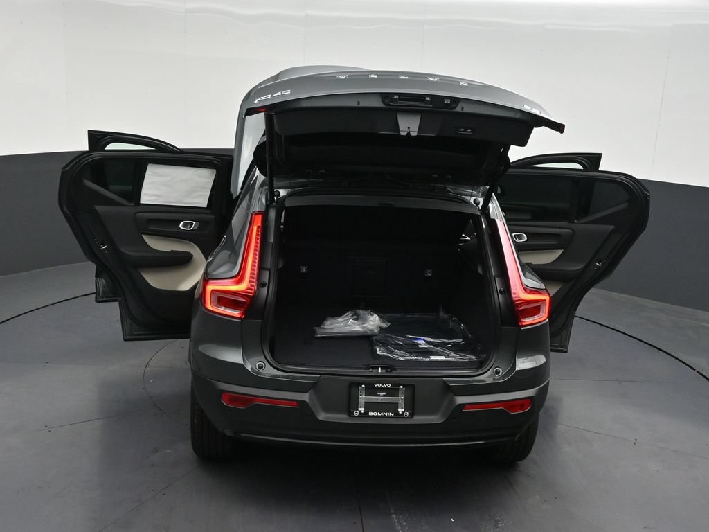 New 2026 Volvo XC40 B5 Plus AWD/4WD image 33
