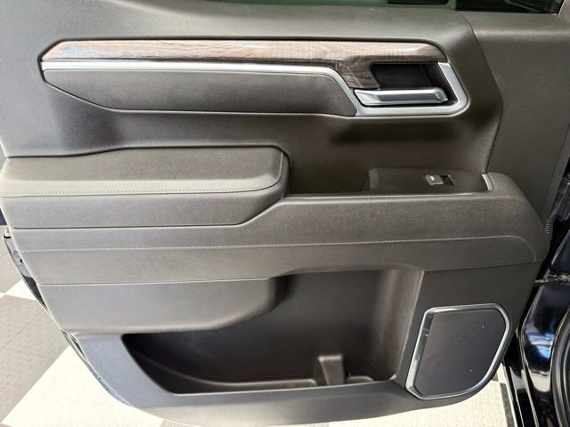 Used 2025 Chevrolet Silverado 1500 LTZ AWD/4WD image 19