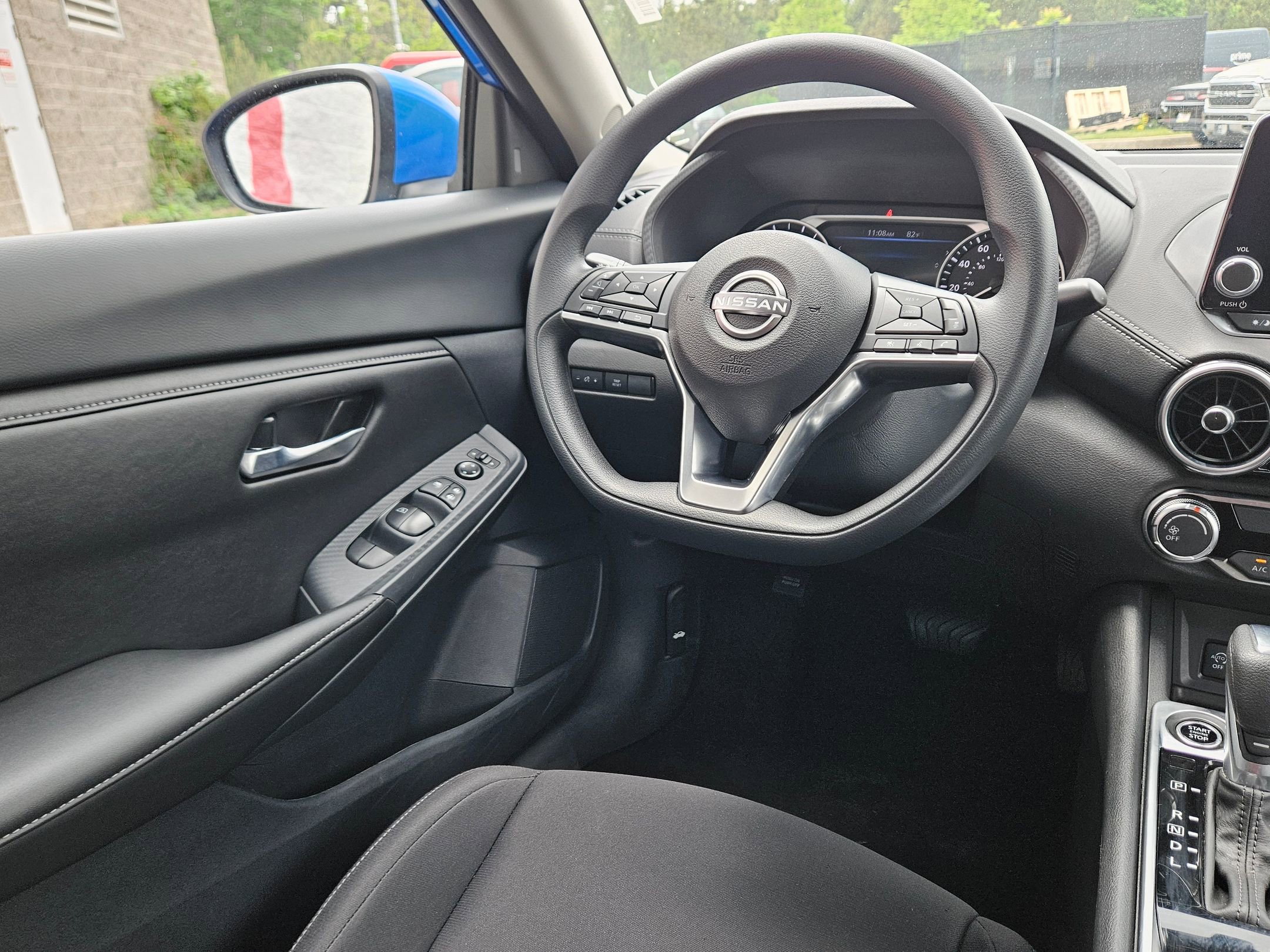Used 2025 Nissan Sentra SV FWD image 9