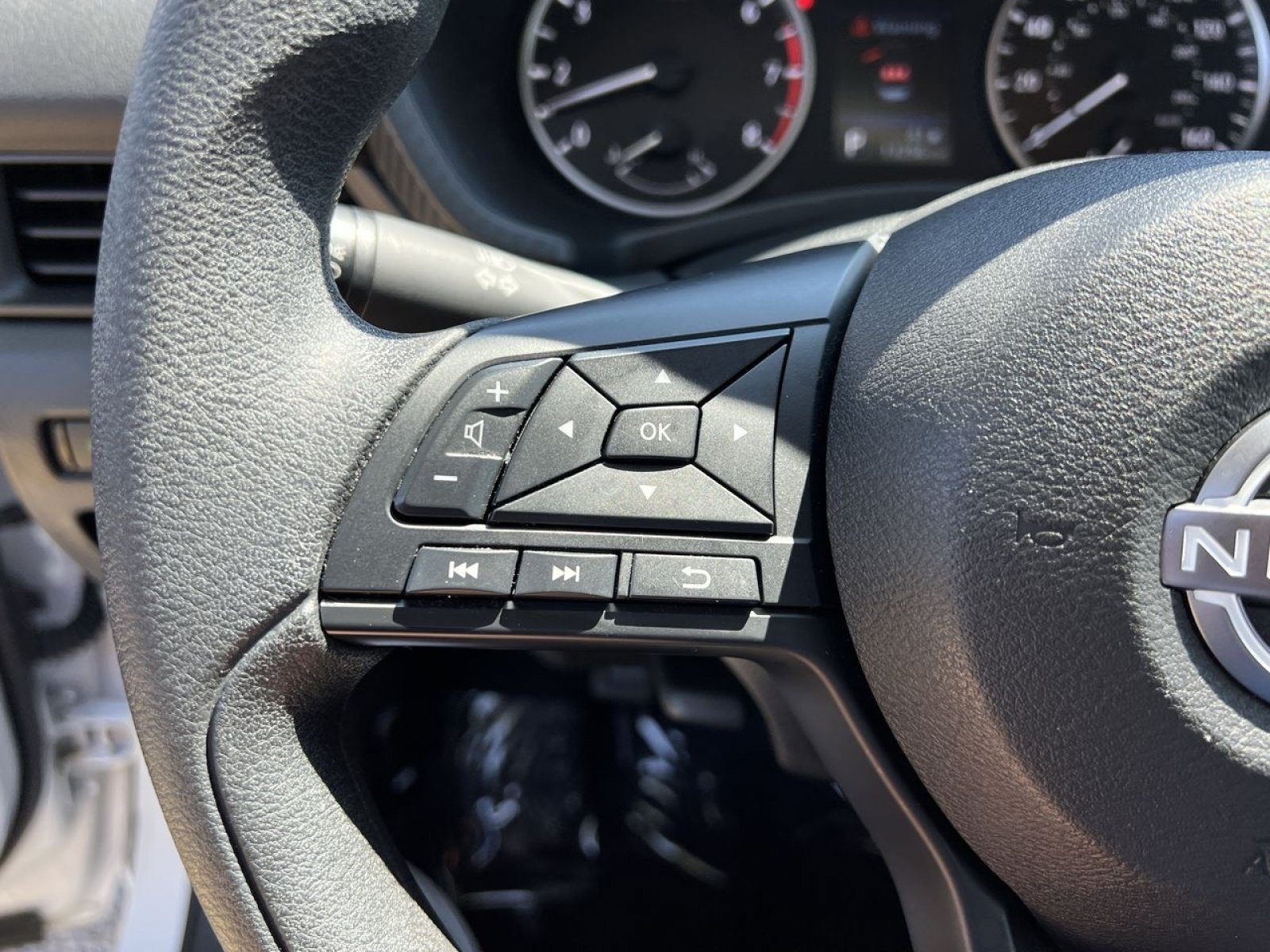 Used 2025 Nissan Sentra S FWD image 30