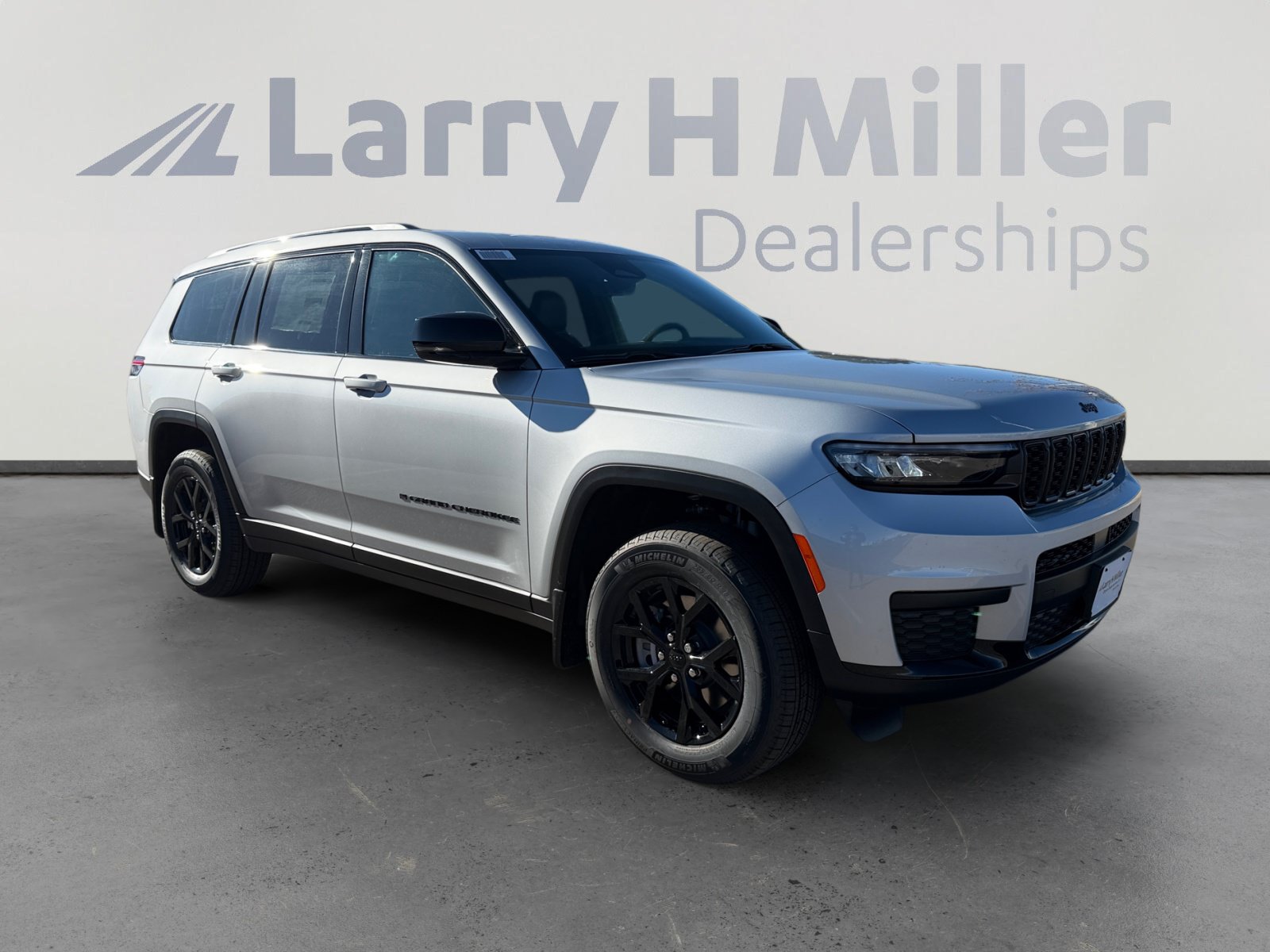 New 2025 Jeep Grand Cherokee L Altitude AWD/4WD image 8