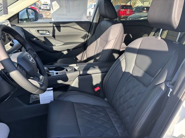 New 2026 Nissan Rogue Platinum w/ Tech Package AWD/4WD image 16
