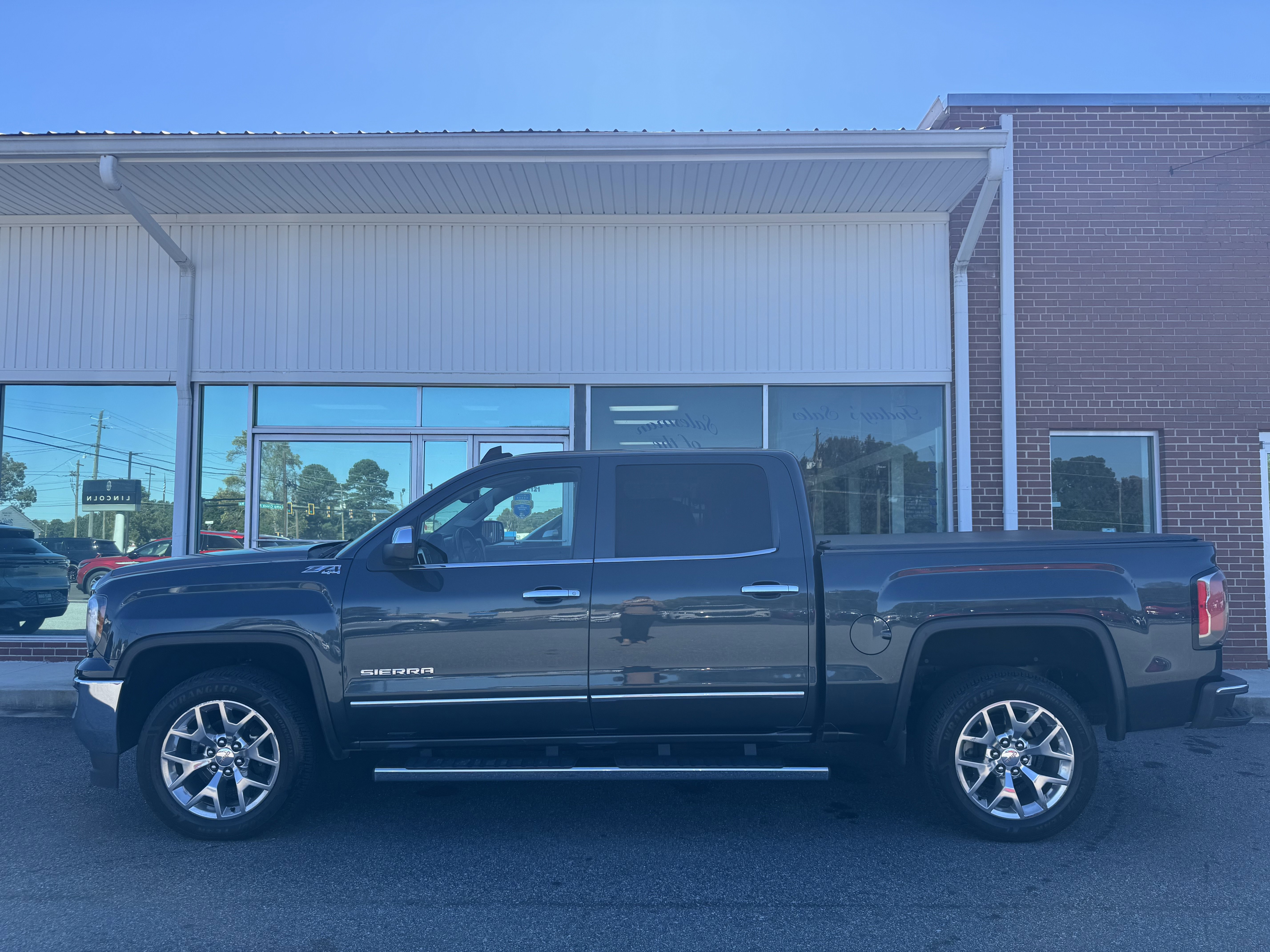 Used 2017 GMC Sierra 1500 SLT