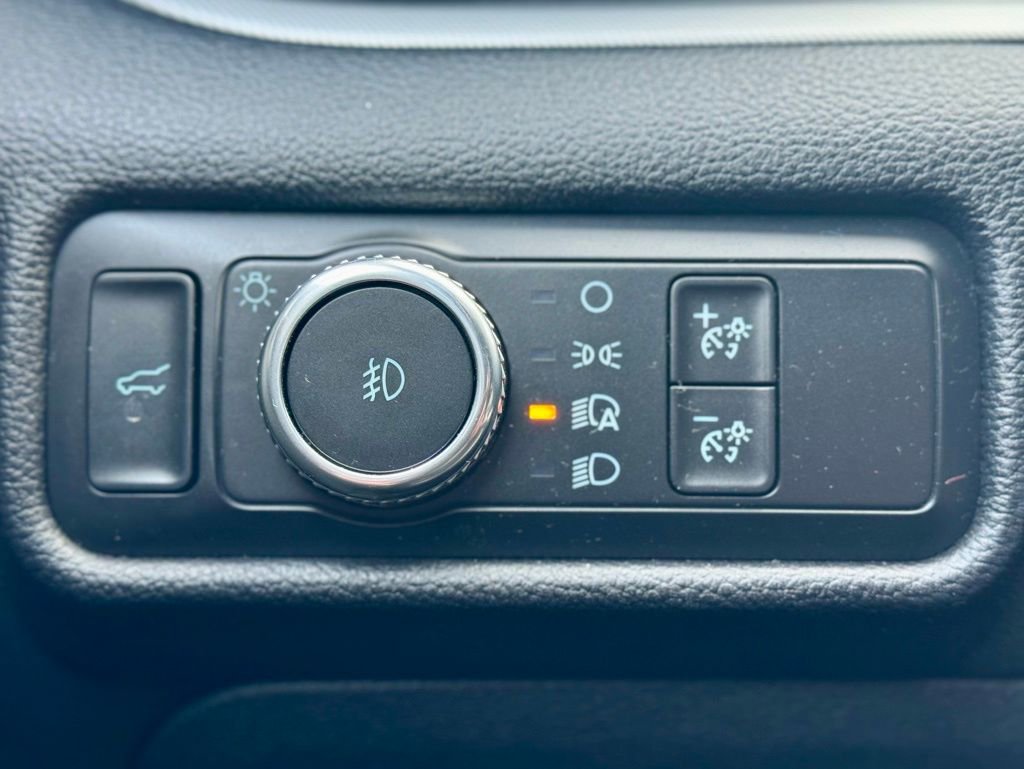 Used 2020 Ford Explorer XLT w/ Equipment Group 202A image 19