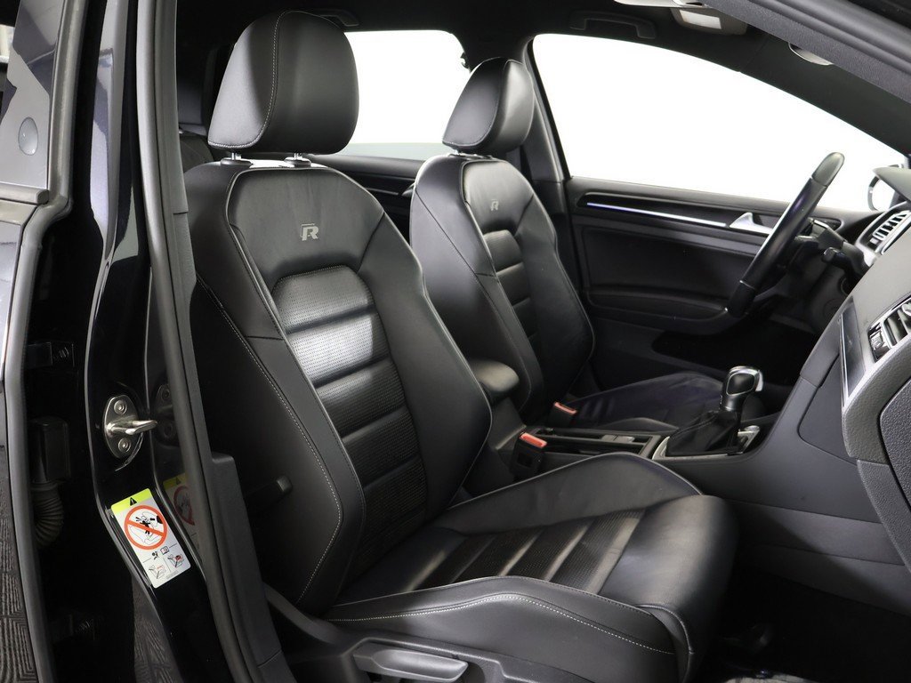 Used 2018 Volkswagen Golf R 4-Door image 31
