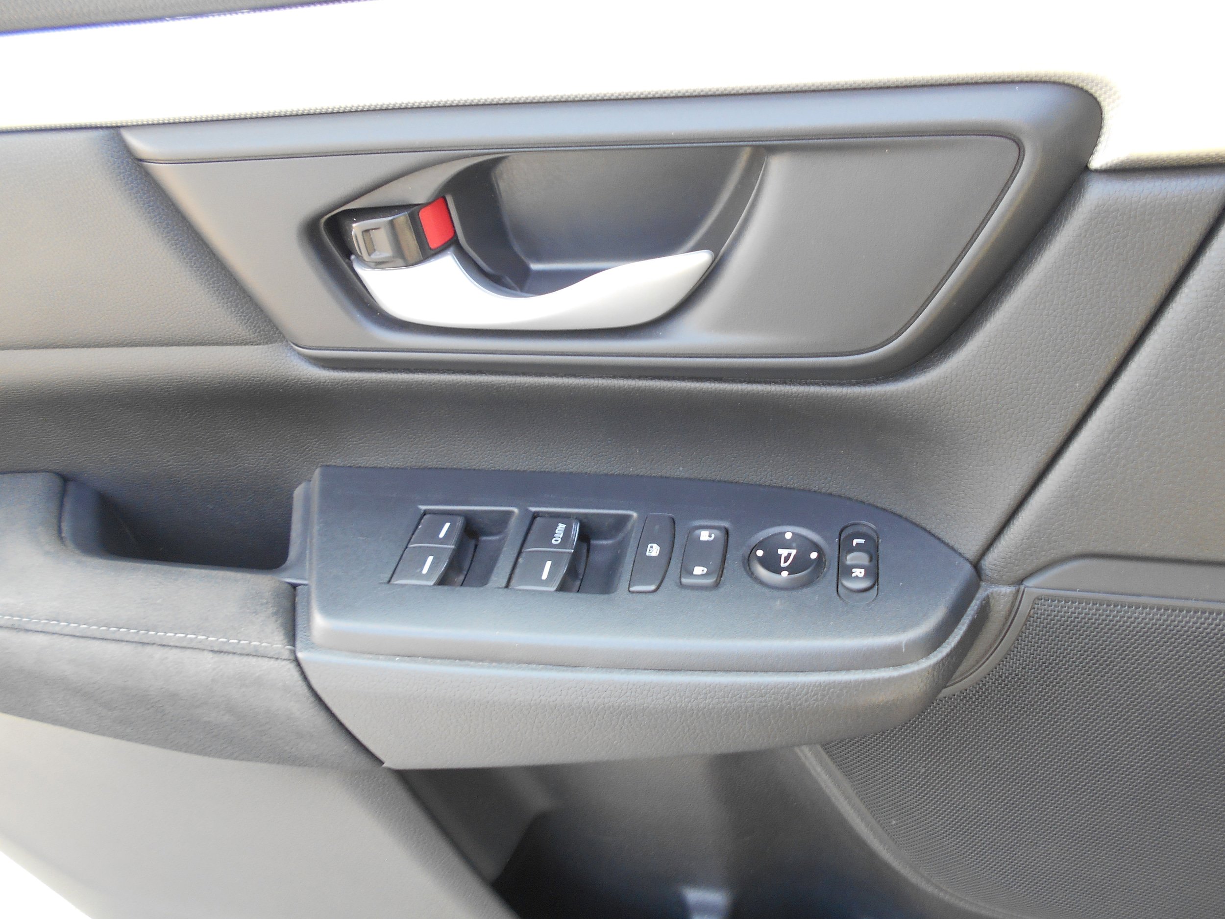 Used 2019 Honda CR-V LX image 11