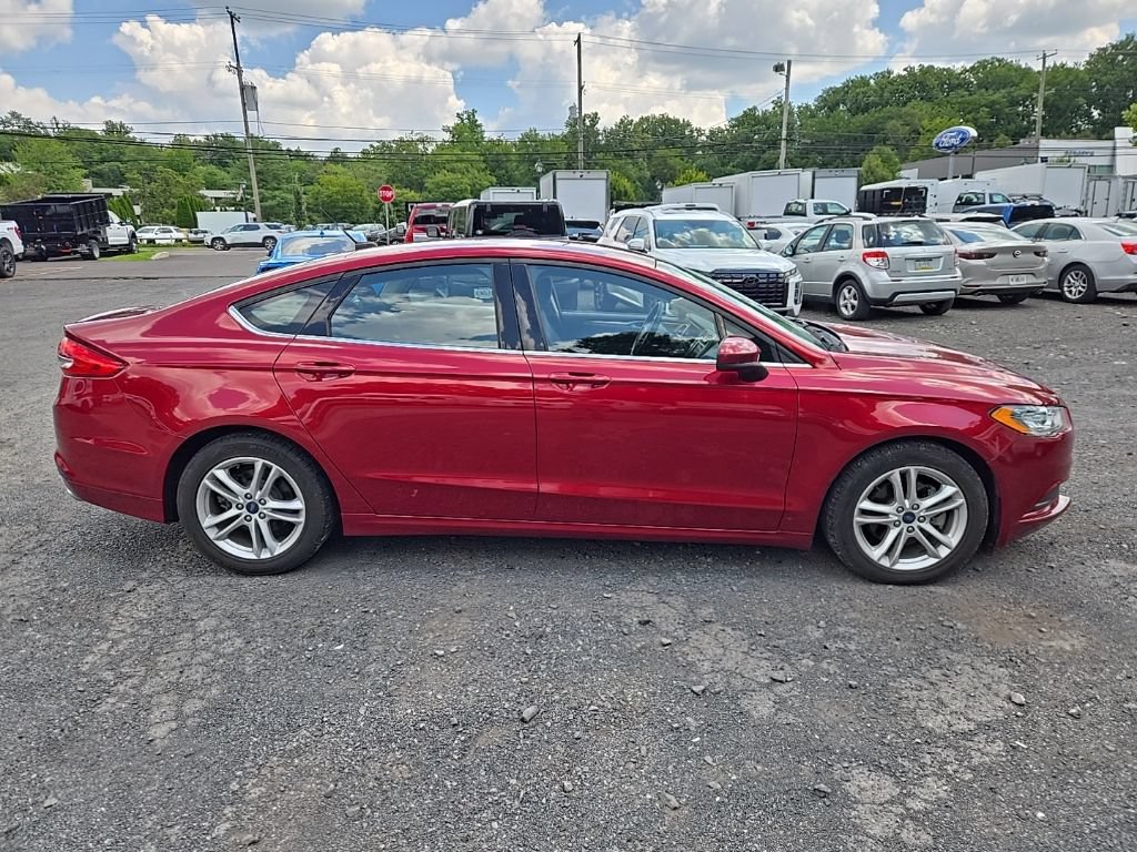 Used 2018 Ford Fusion SE w/ Fusion SE Technology Package FWD image 8