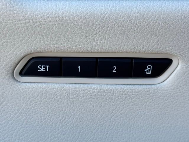 New 2025 Cadillac XT6 Premium Luxury w/ LPO, ONYX Package image 17