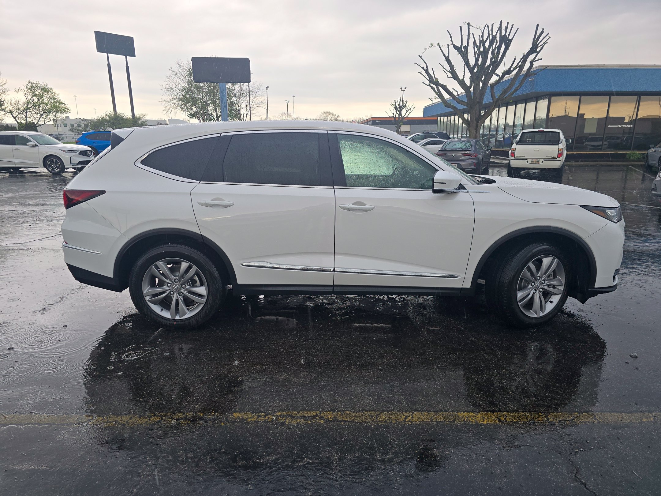 New 2026 Acura MDX SH-AWD image 3