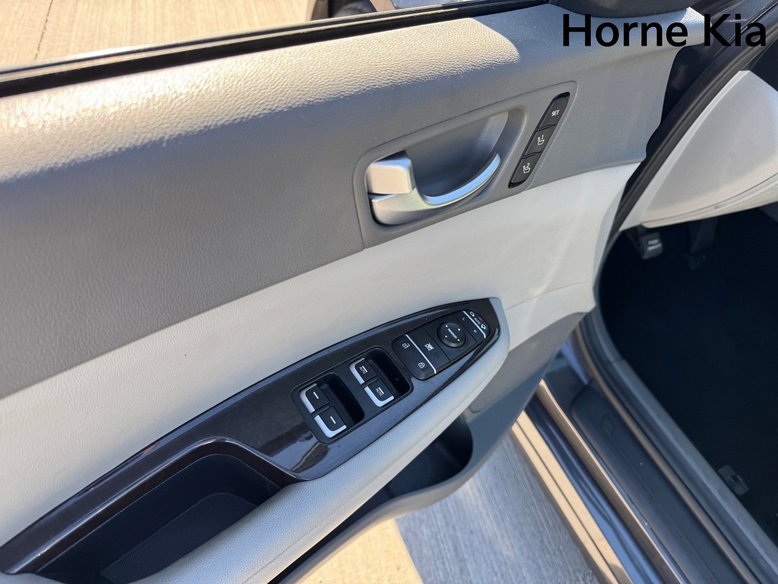 Used 2017 Kia Optima EX w/ Premium Package image 11