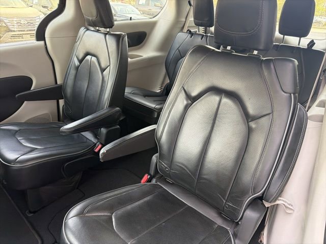 Used 2020 Chrysler Pacifica Limited image 21