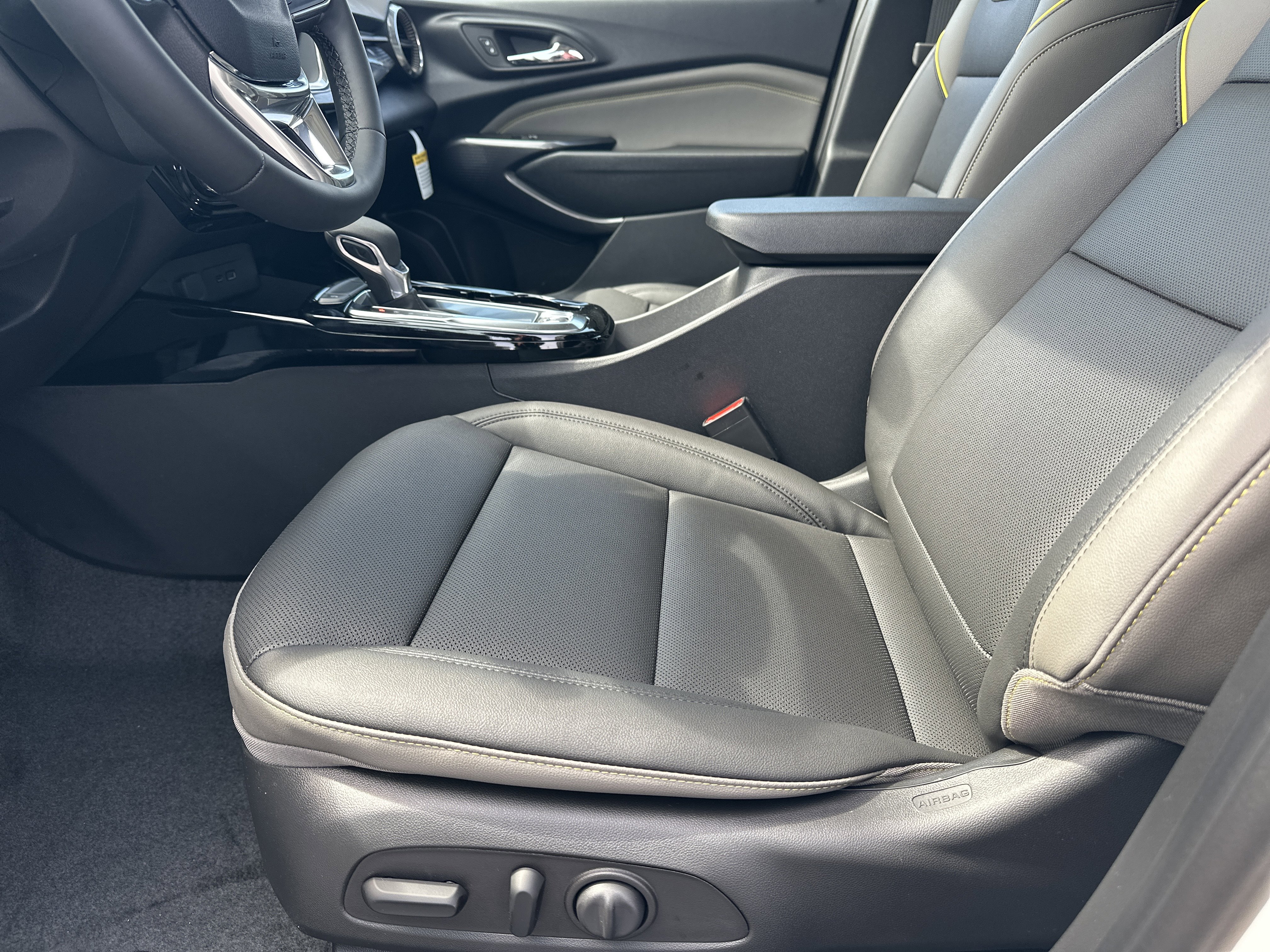 New 2026 Chevrolet Trax ACTIV w/ Sunroof Package FWD image 11