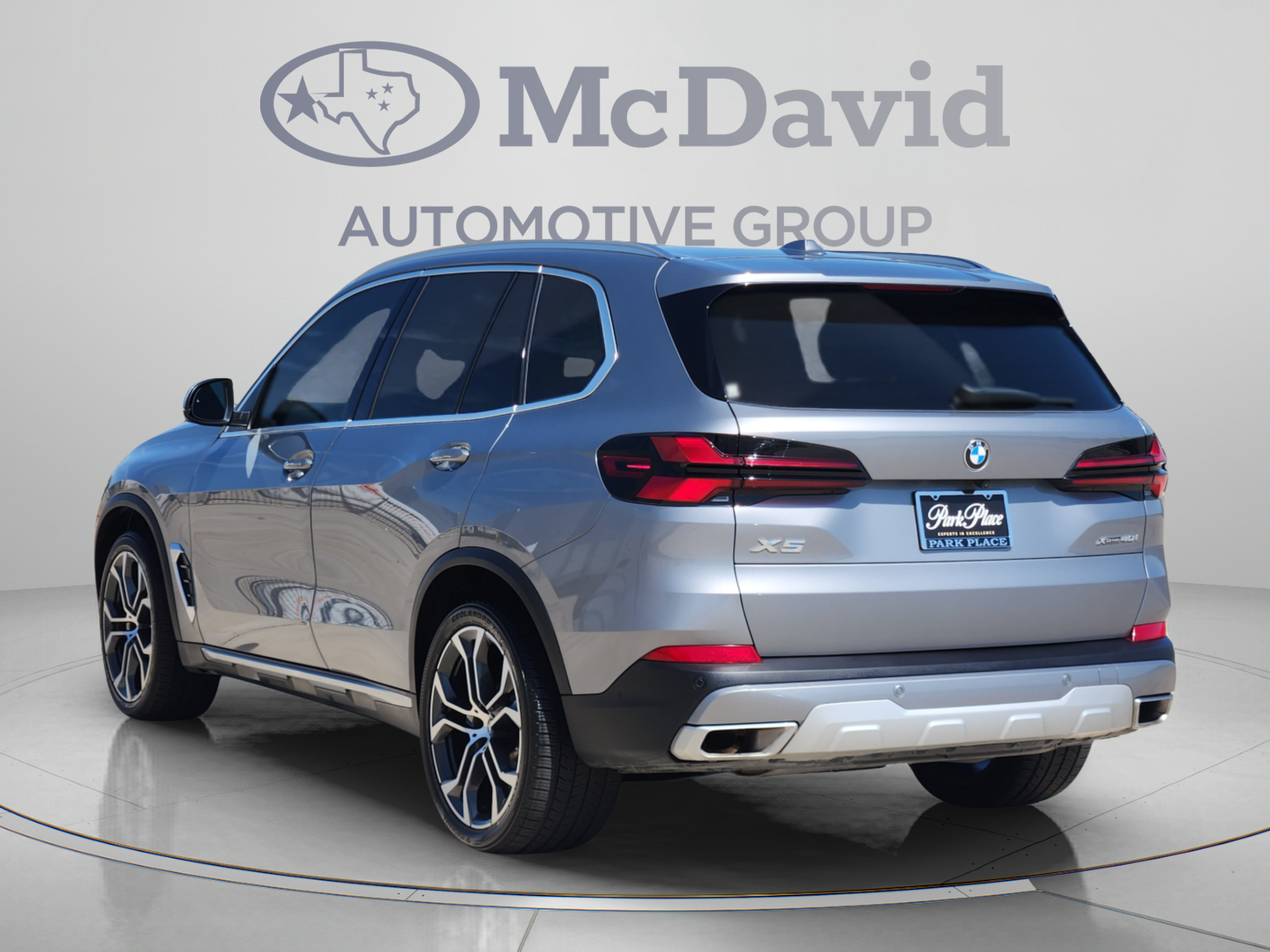 Used 2025 BMW X5 xDrive40i w/ Parking Assistance Package AWD/4WD image 4