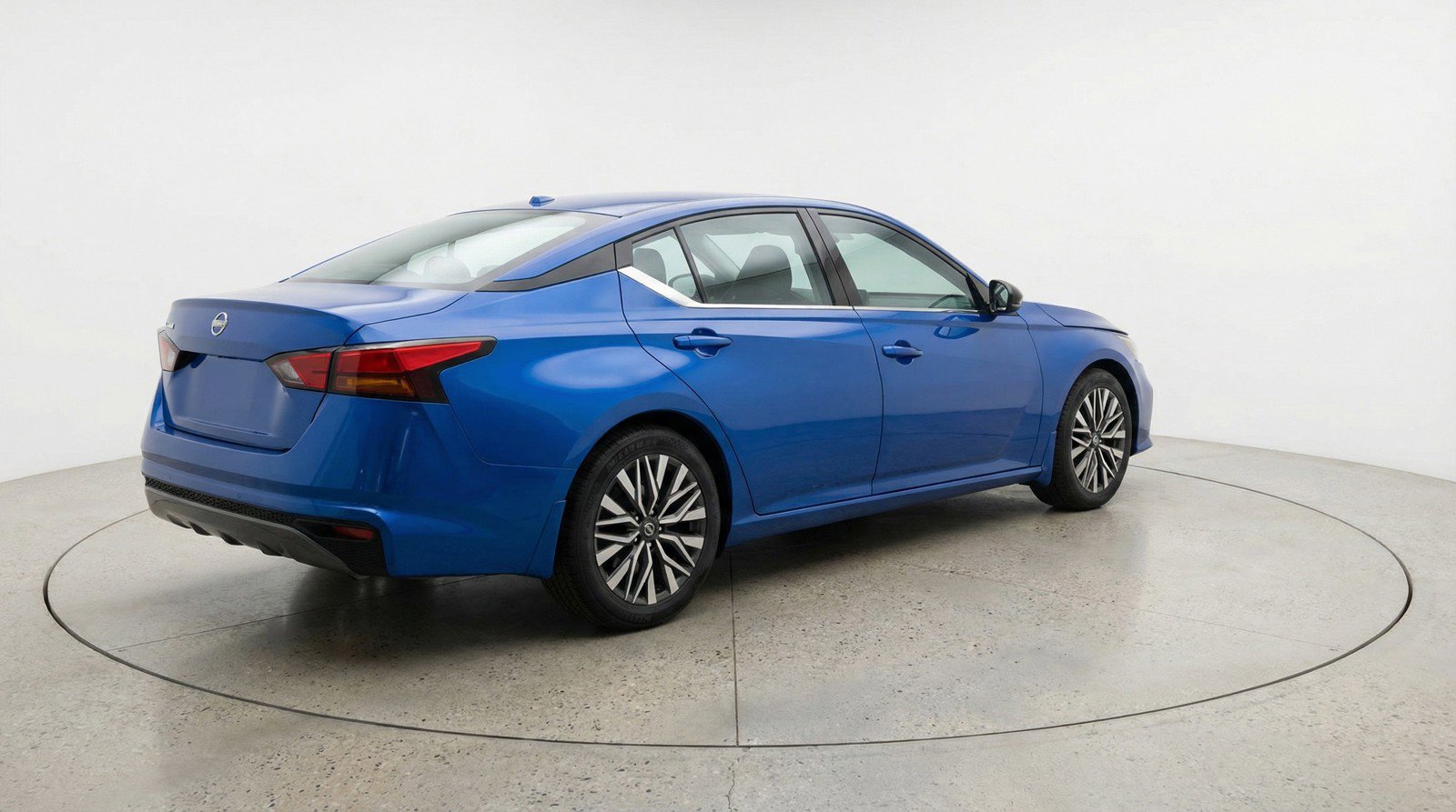 Used 2025 Nissan Altima 2.5 SV FWD image 9