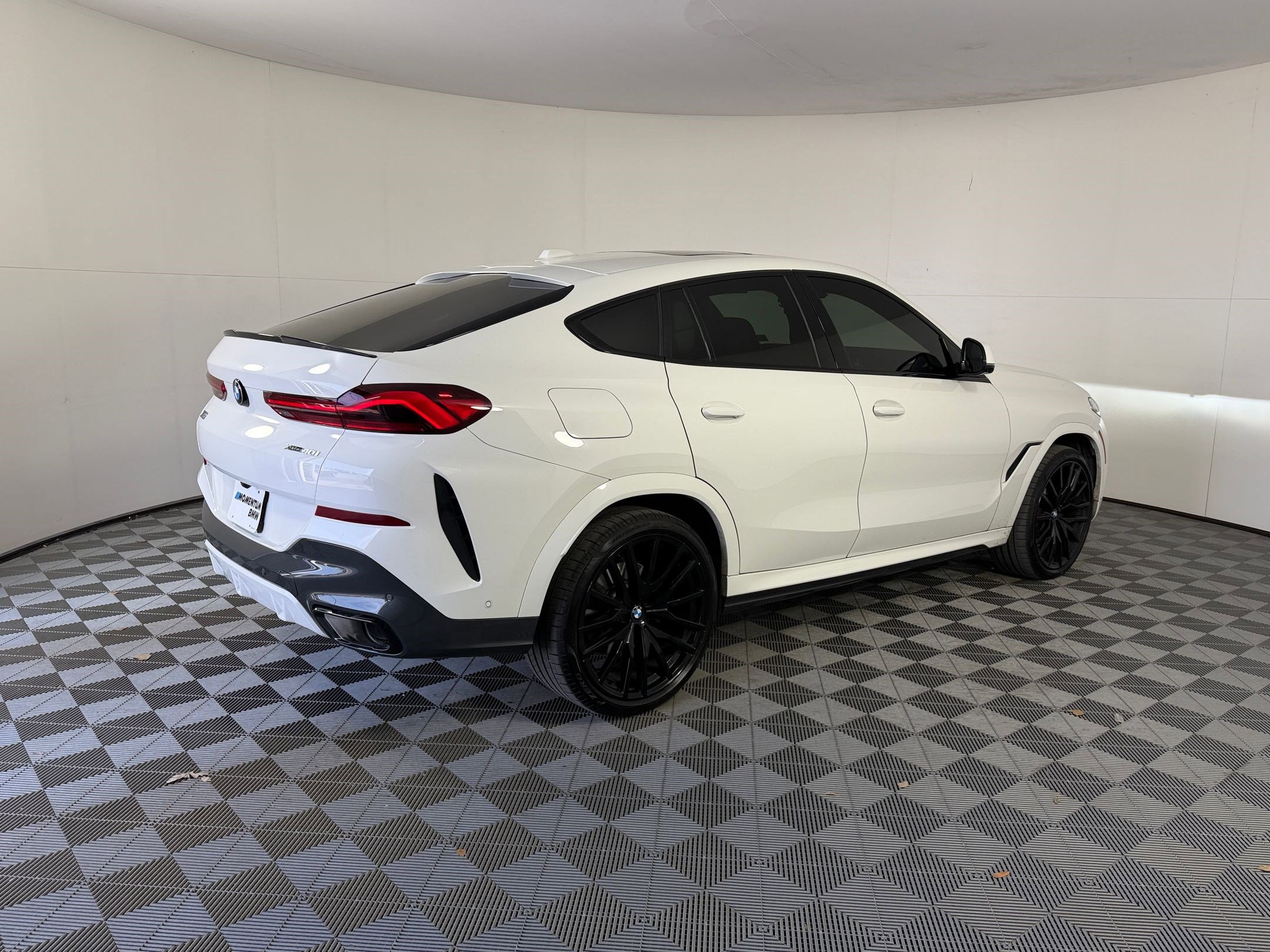 Certified 2025 BMW X6 xDrive40i w/ Premium Package AWD/4WD image 9