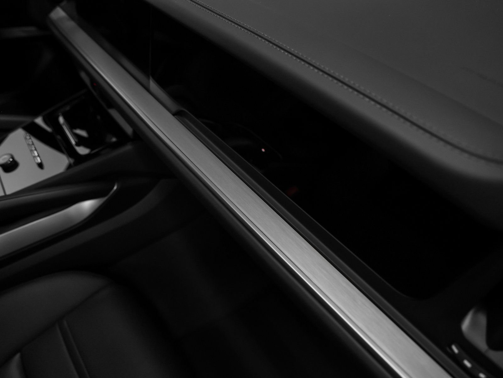 New 2026 Porsche Cayenne E-Hybrid Coupe AWD/4WD image 26