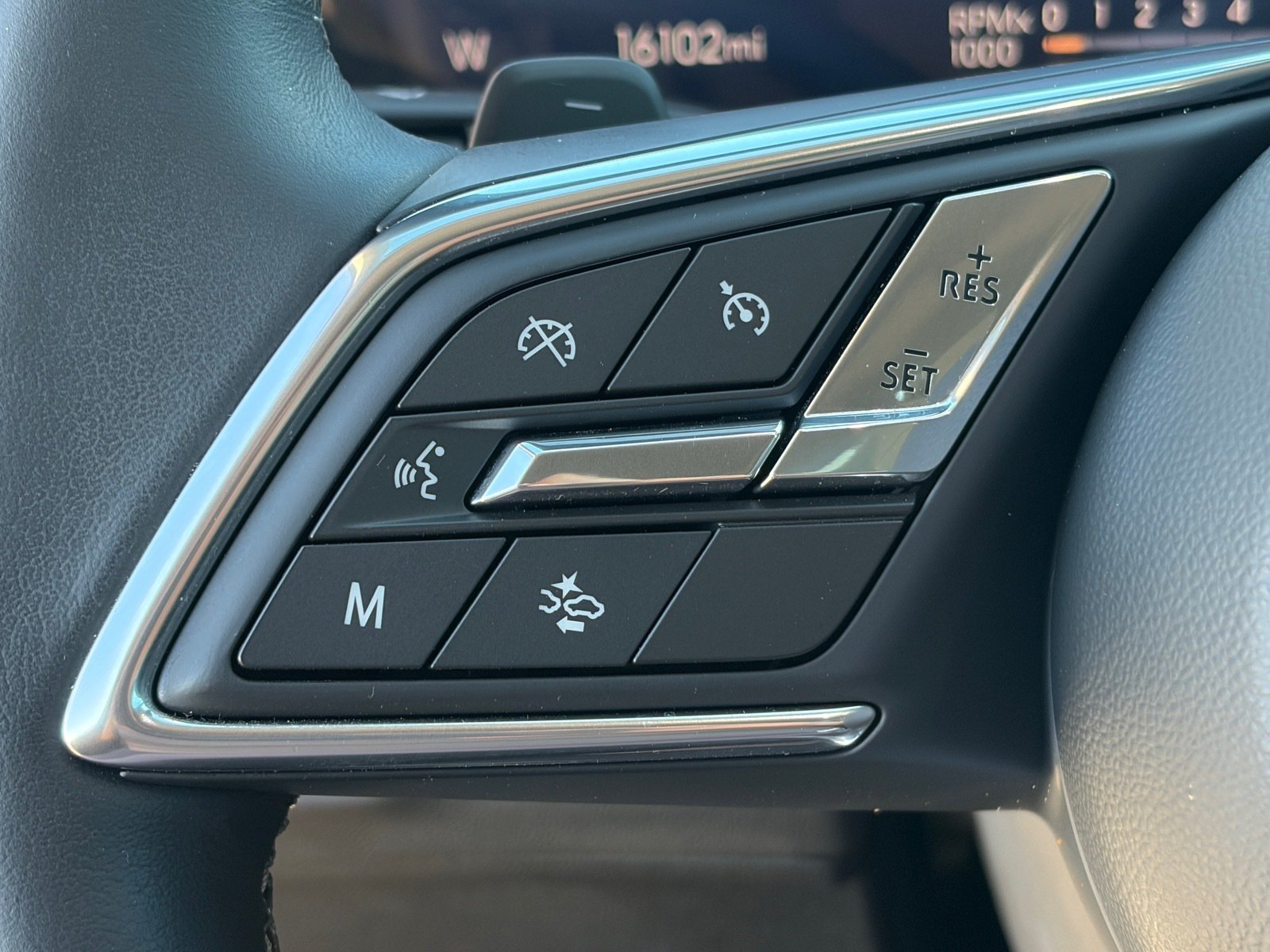 Used 2025 Buick Envision Avenir AWD/4WD image 23