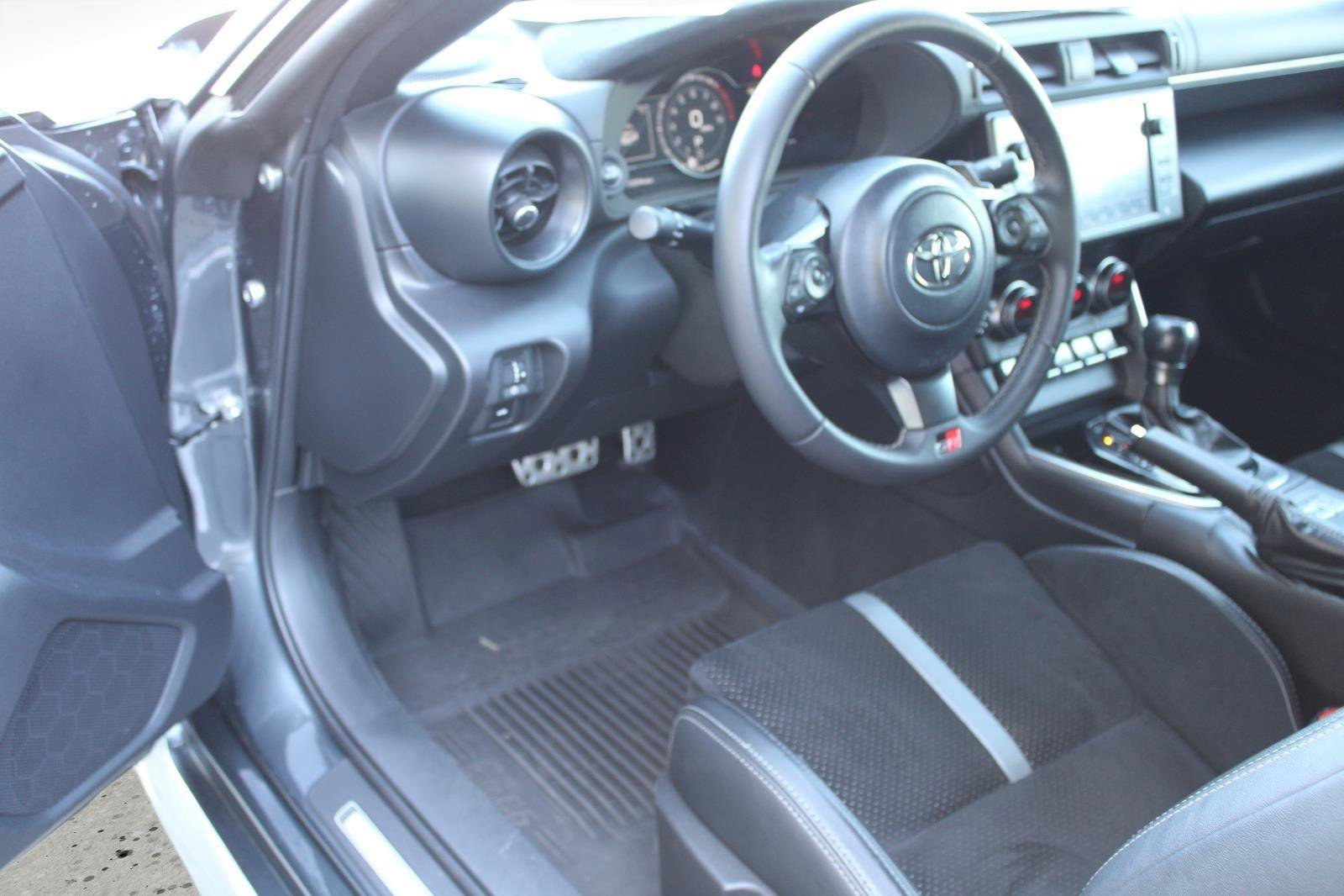 Used 2024 Toyota GR86 Premium image 38