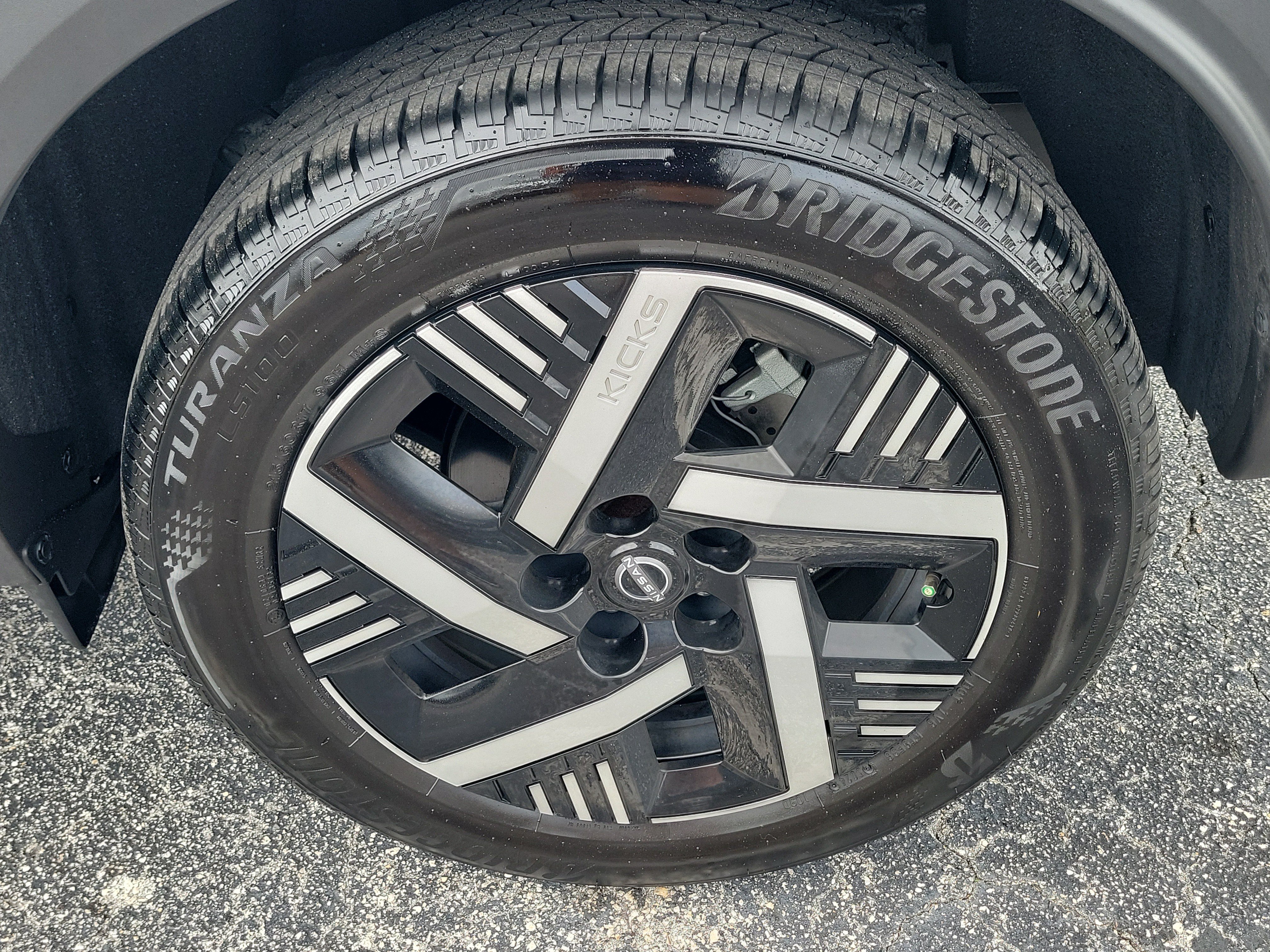Certified 2025 Nissan Kicks SV FWD image 8