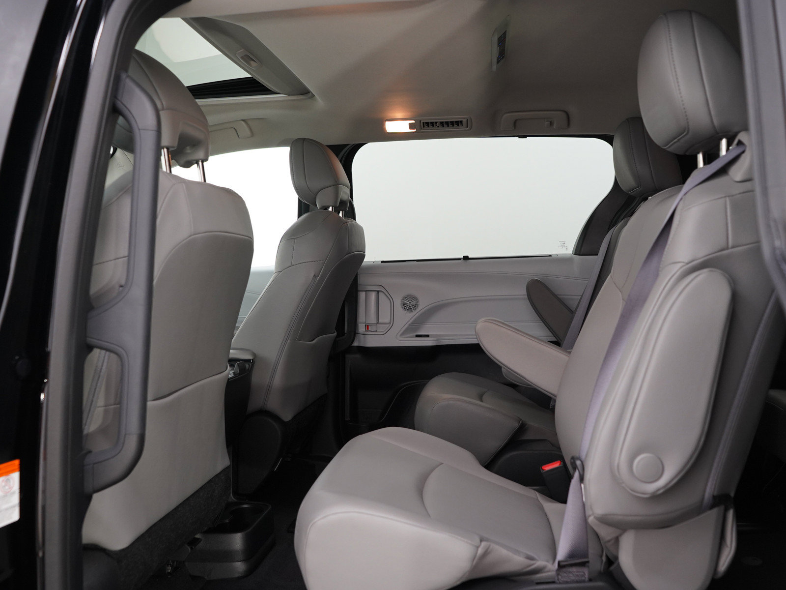 Used 2025 Toyota Sienna XLE w/ XLE Plus Package AWD/4WD image 20