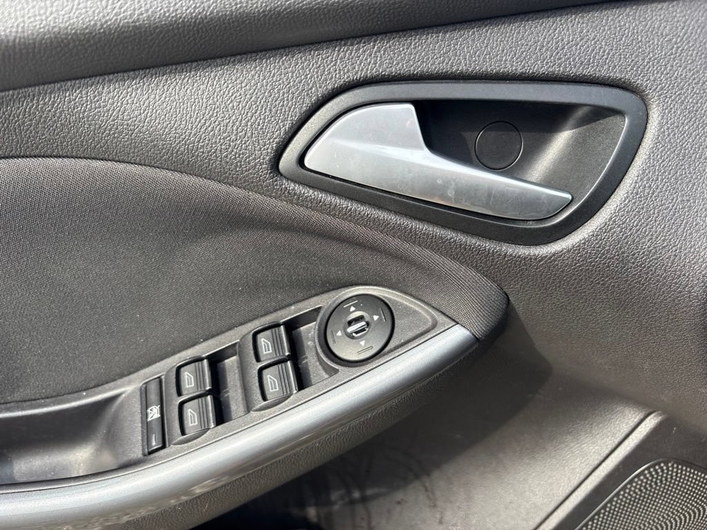 Used 2013 Ford Focus Titanium FWD image 16
