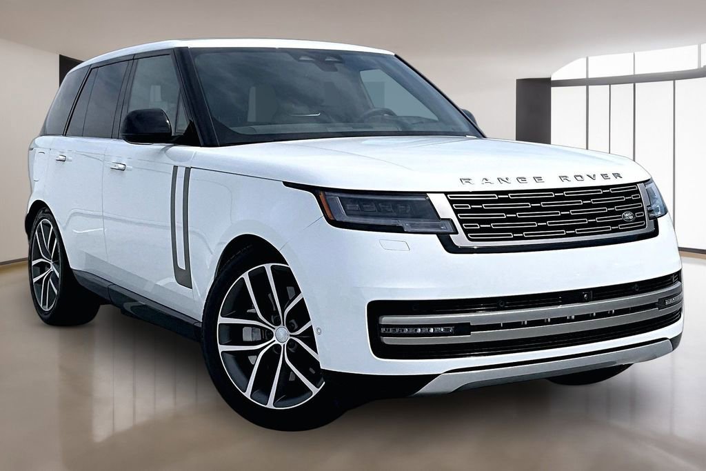 Used 2025 Land Rover Range Rover SE image 3