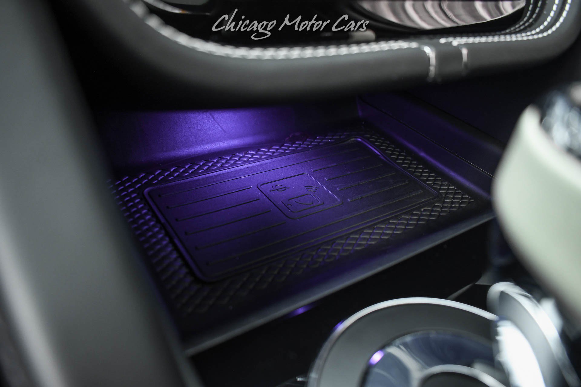 Used 2023 Bentley Bentayga Plug-In Hybrid image 18