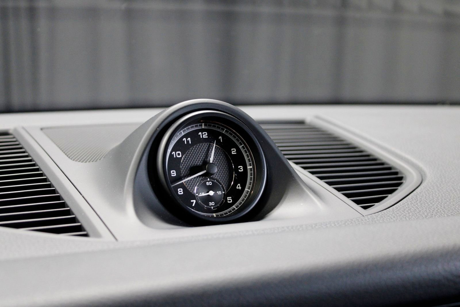 Certified 2025 Porsche Macan image 33