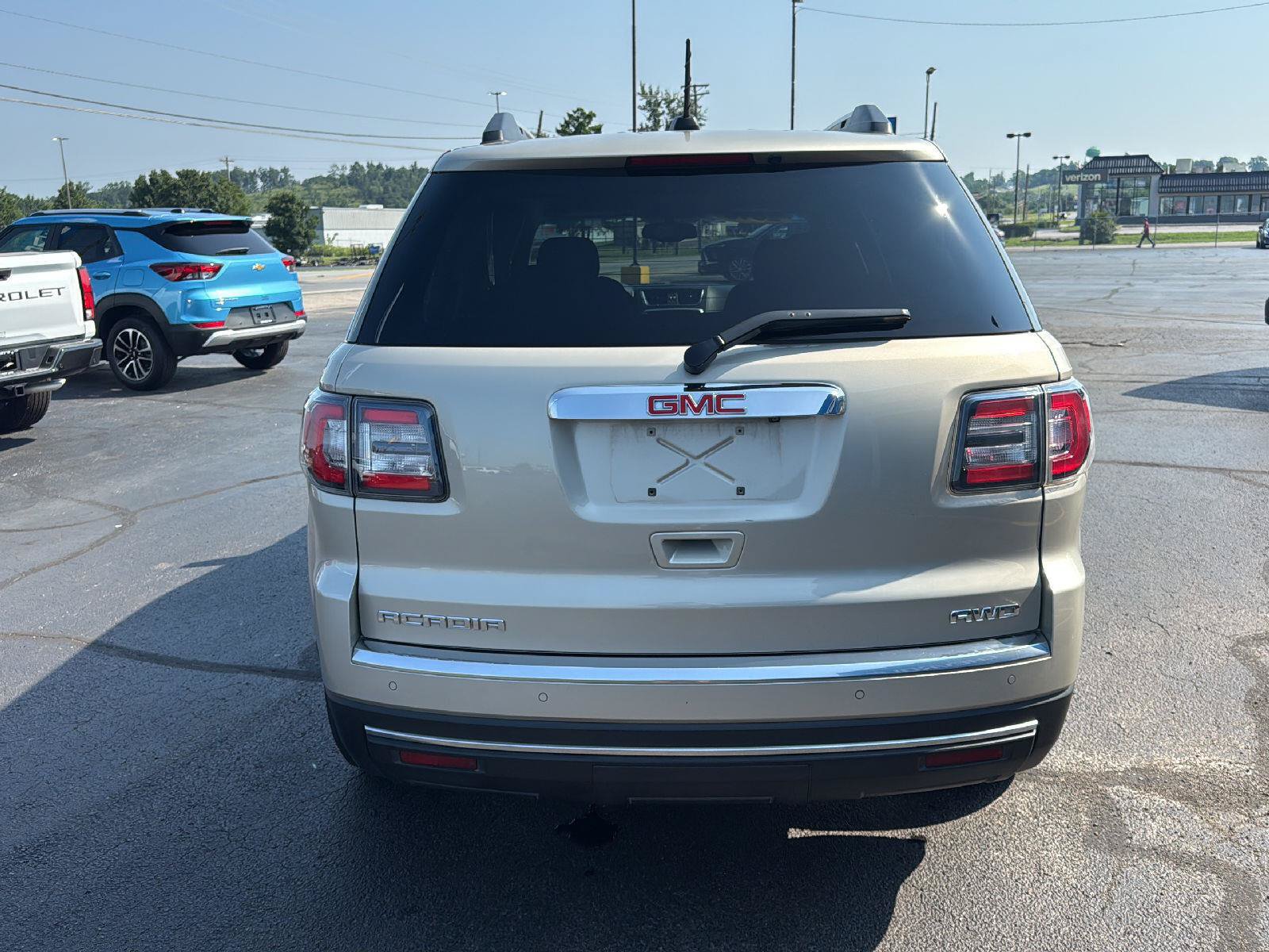 Used 2016 GMC Acadia SLE AWD/4WD image 4
