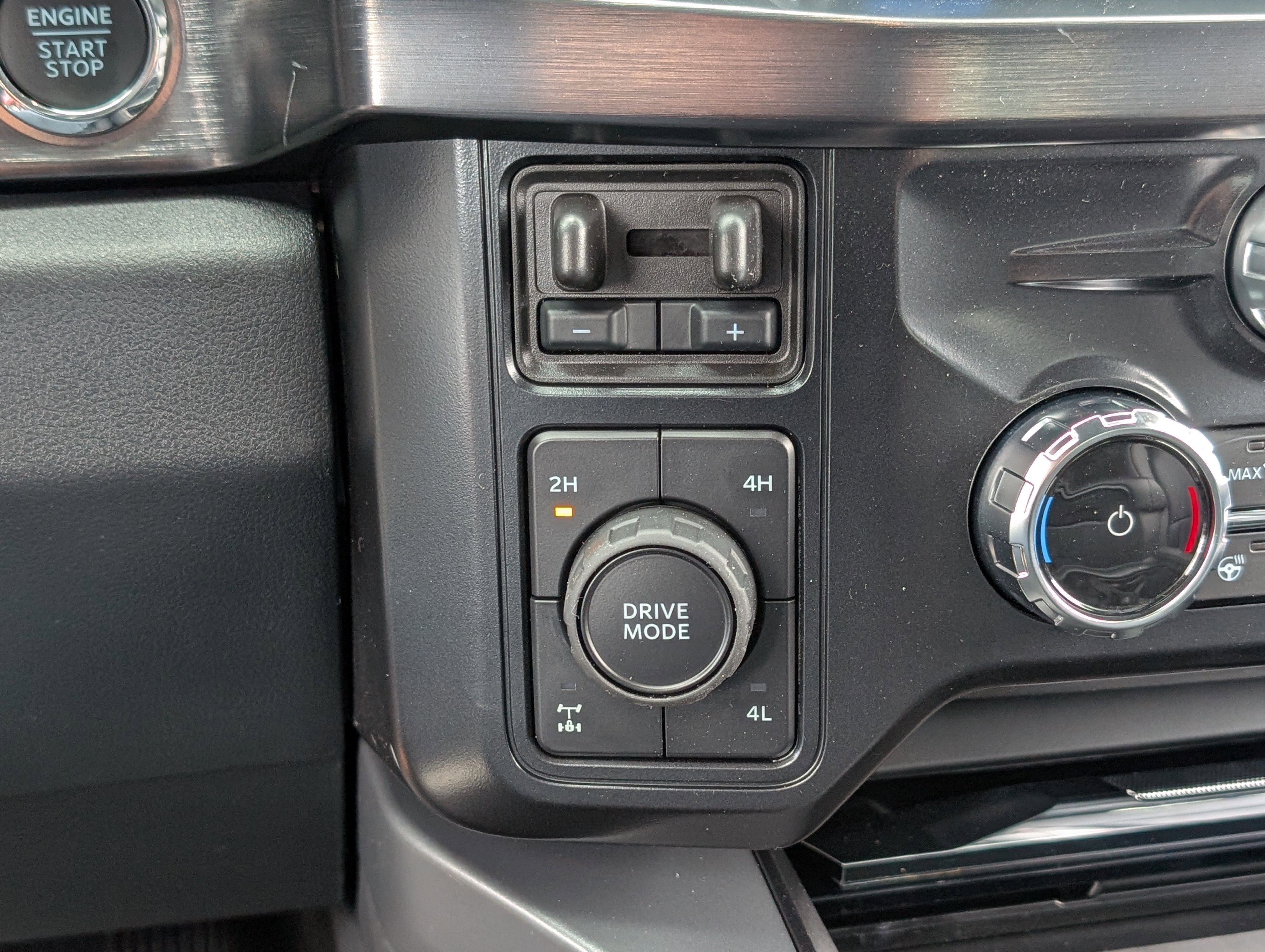 New 2026 Ford F250 Lariat w/ Black Appearance Package image 25