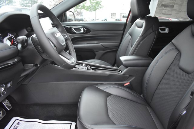 New 2026 Jeep Compass Latitude image 13