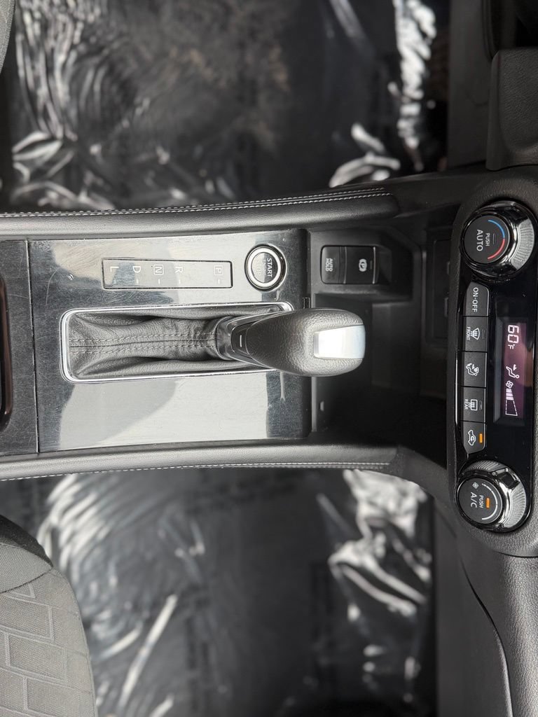 Used 2021 Nissan Kicks SR FWD image 23