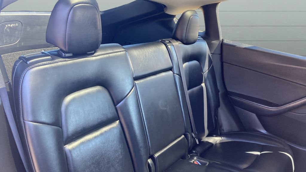 Used 2021 Tesla Model Y Long Range image 18