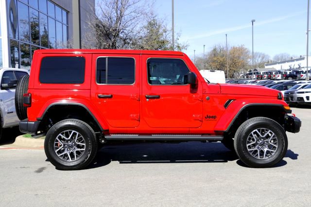 Used 2025 Jeep Wrangler Sahara w/ Technology Group image 4
