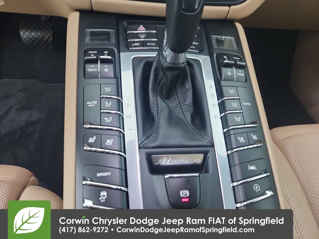 Used 2020 Porsche Macan AWD/4WD image 26