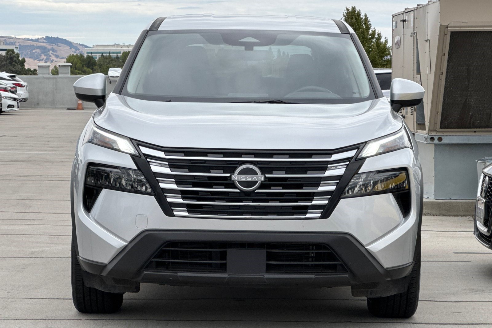 Used 2025 Nissan Rogue SV AWD/4WD image 6