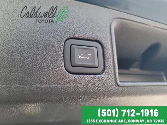 Used 2024 GMC Terrain SLT image 28