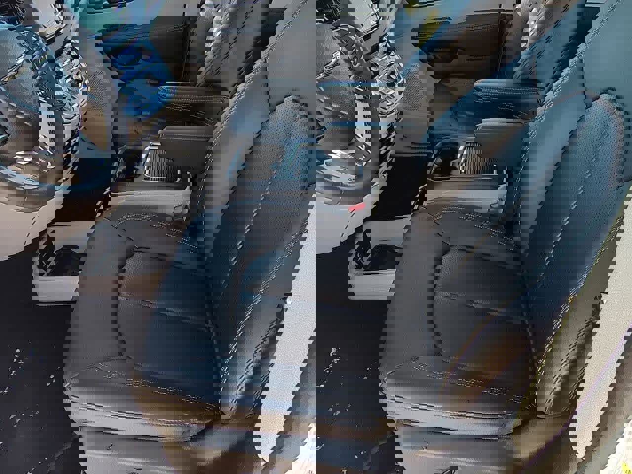 Used 2024 Chrysler Pacifica Touring-L image 9