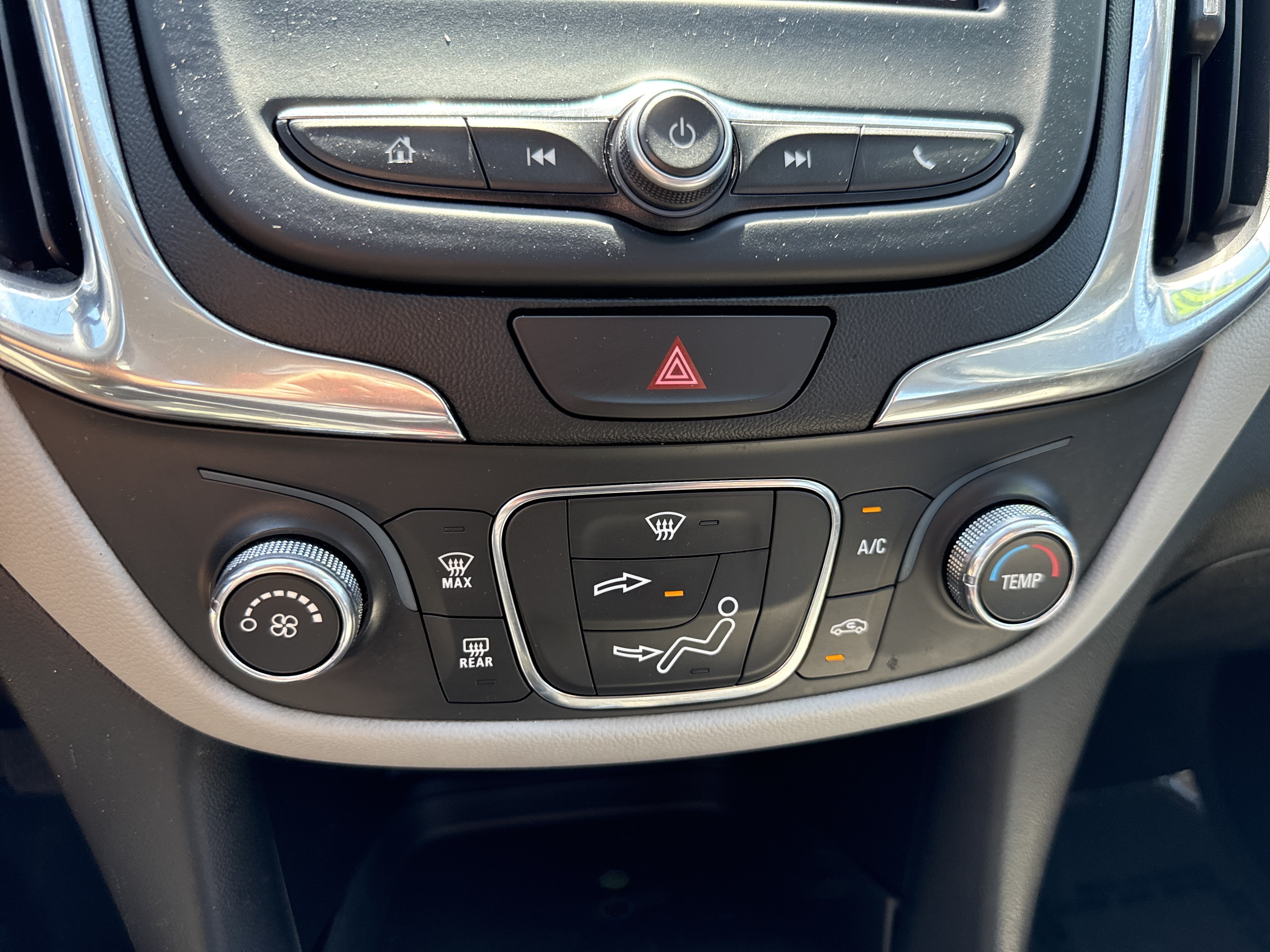 Used 2021 Chevrolet Equinox LS AWD/4WD image 25