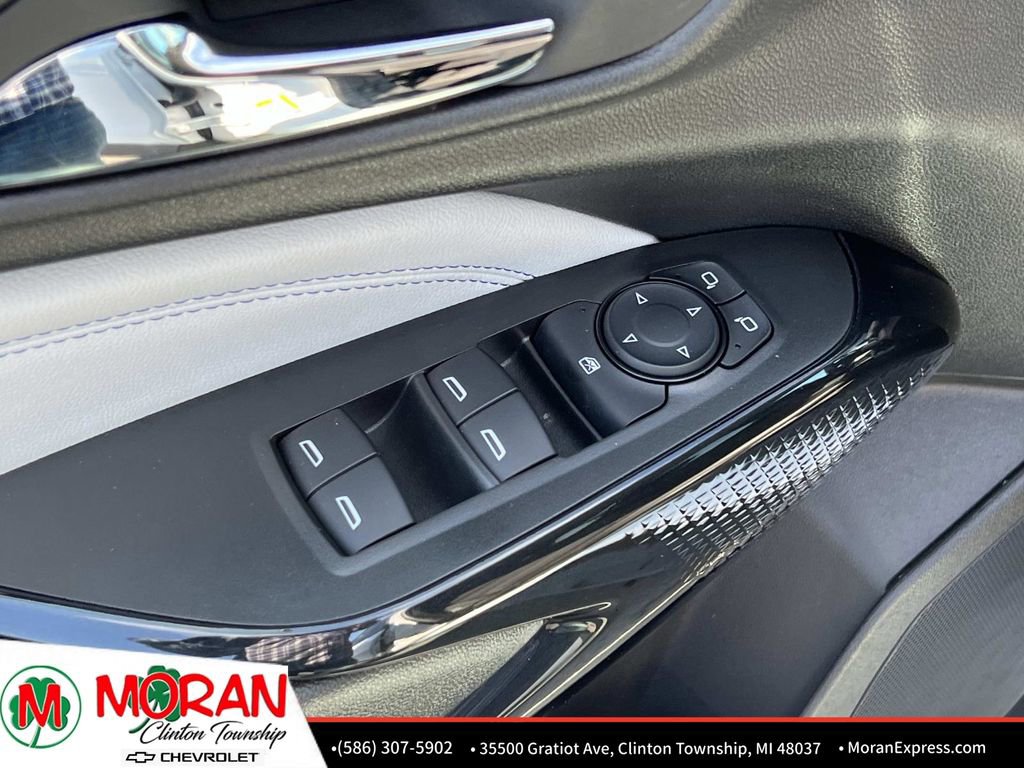 Used 2025 Chevrolet Trax LT w/ Driver Confidence Package FWD image 16