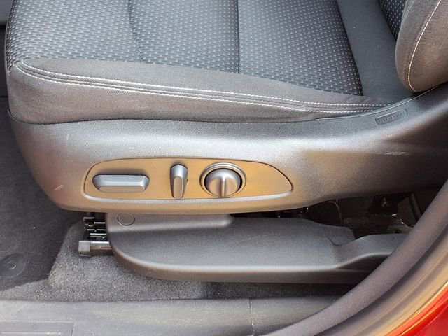 Used 2023 GMC Terrain SLE w/ Driver Convenience Package image 4