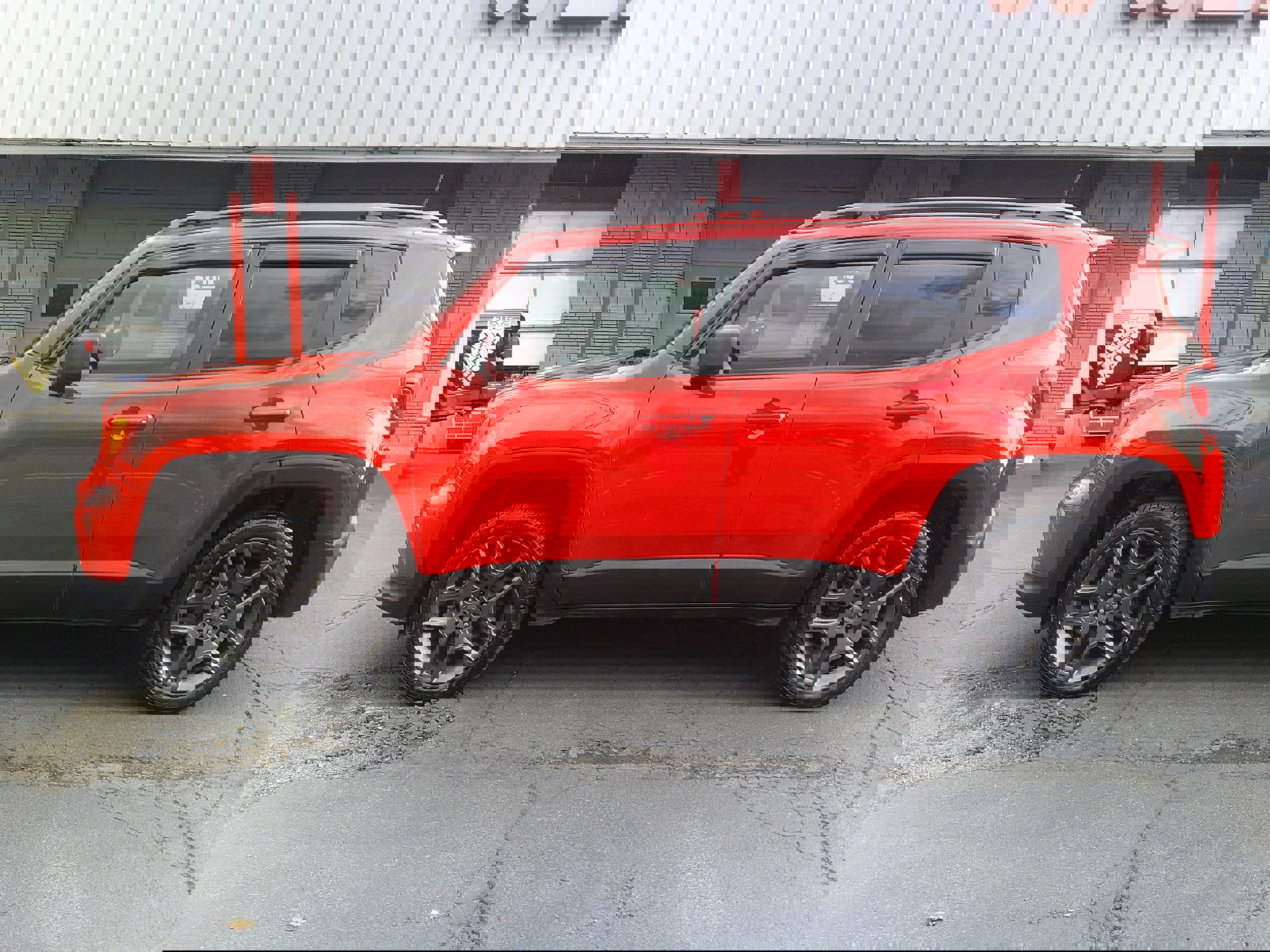 Used 2021 Jeep Renegade Latitude image 2